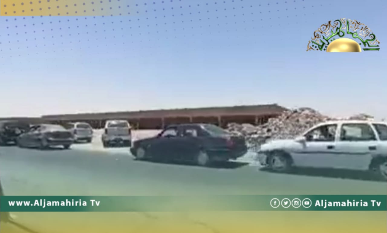 طوابير طويلة تمتد بالكيلومترات في إجدابيا أمام المحطات للحصول على الوقود