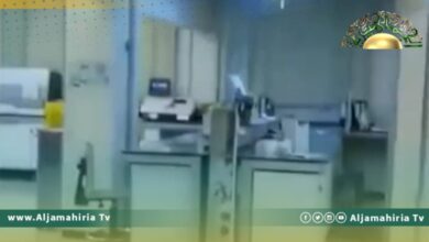 مواطن يوثق خلو قسم التحاليل بمستشفى 1200 بنغازي من المناوبين