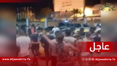 إطلاق الرصاص علي المتظاهرين أمام طريق السكة بطرابلس من قبل مسلحين تابعين لحكومة الوحدة.