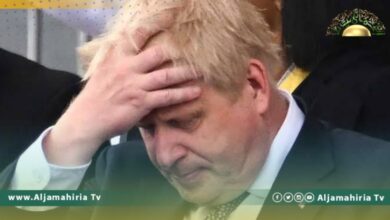 استقالات بالجملة بالحكومة البريطانية تهدد بقاء جونسون في موقعه