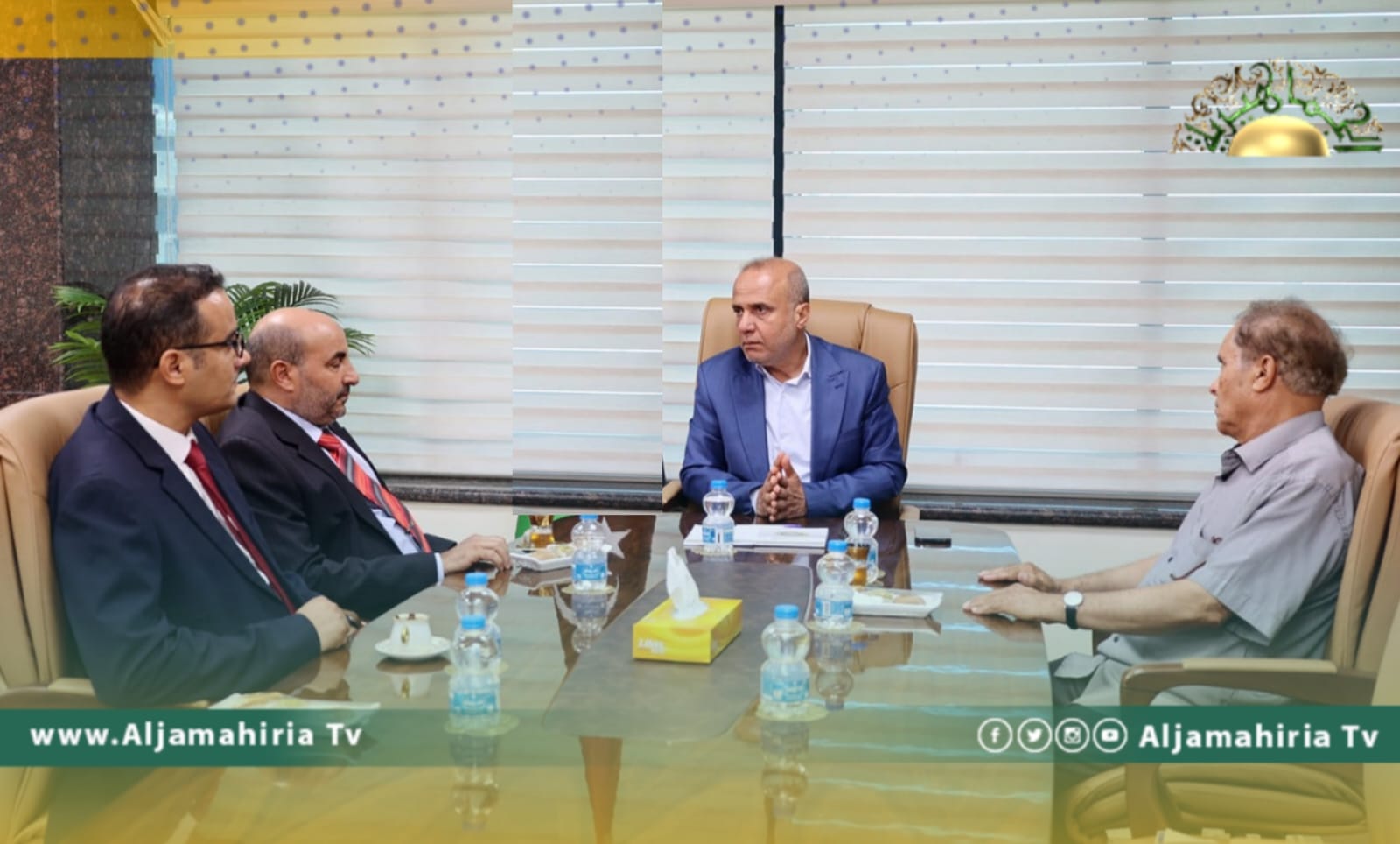 بحث عضو المجلس الرئاسي الانتقالي، عبد الله اللافي، مع أعضاء من لجنة الستين، الأزمة السياسية الراهنة بسبب بعض النصوص الخلافية الواردة بمشروع الدستور، وسبل تحقيق التوافق حولها بين جميع الأطراف.