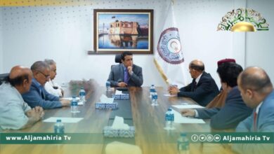 المنفي يلتقي وفداً من أعيان وحكماء قبيلة الدرسة والمصالحة الوطنية على الأجندة