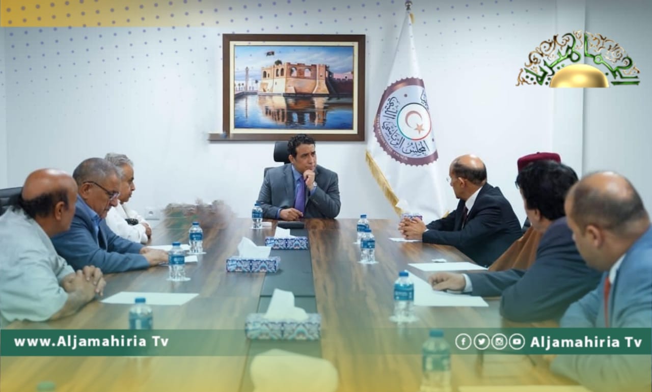 المنفي يلتقي وفداً من أعيان وحكماء قبيلة الدرسة والمصالحة الوطنية على الأجندة