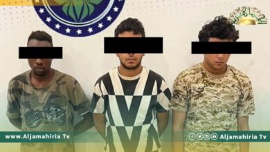 القبض على 3 أشخاص نفذوا عمليات سطو مسلح بطريق المطار طرابلس