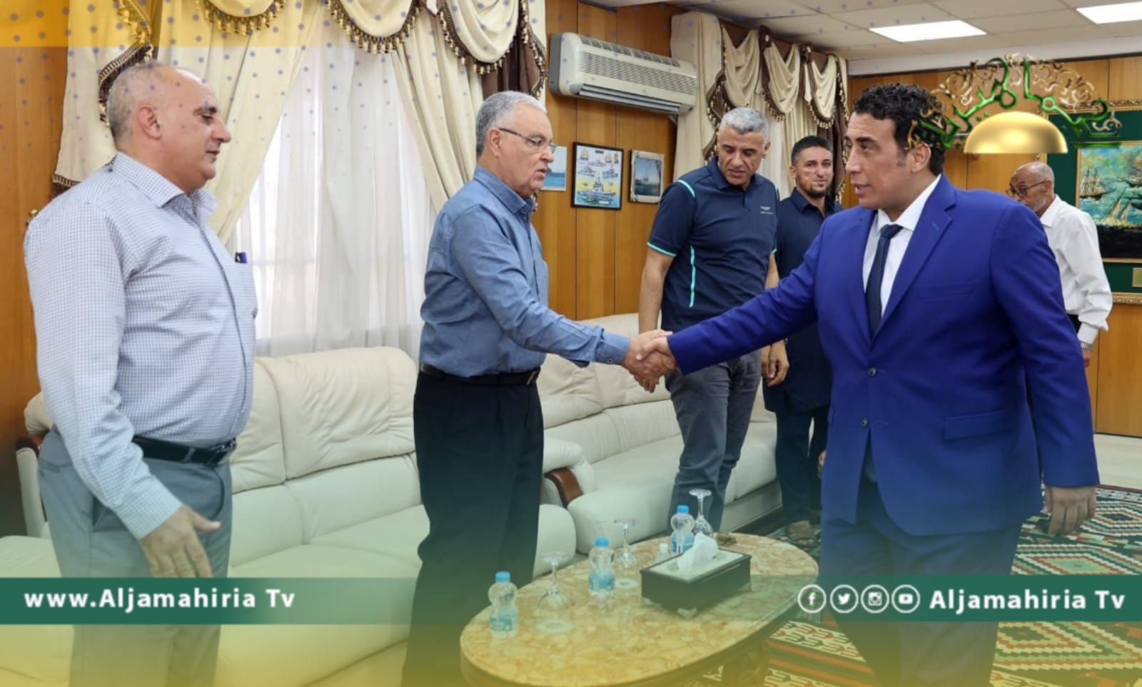 المنفي يلتقي اللجنة المكلفة من المجلس البلدي مصراتة بخصوص التهدئة وعدم الاحتكام للسلاح