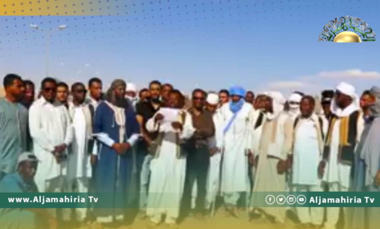 بالفيديو// أهالي الجنوب يعلنون إغلاق منطقة فزان أمام الآليات المتجهة للحقول النفطية