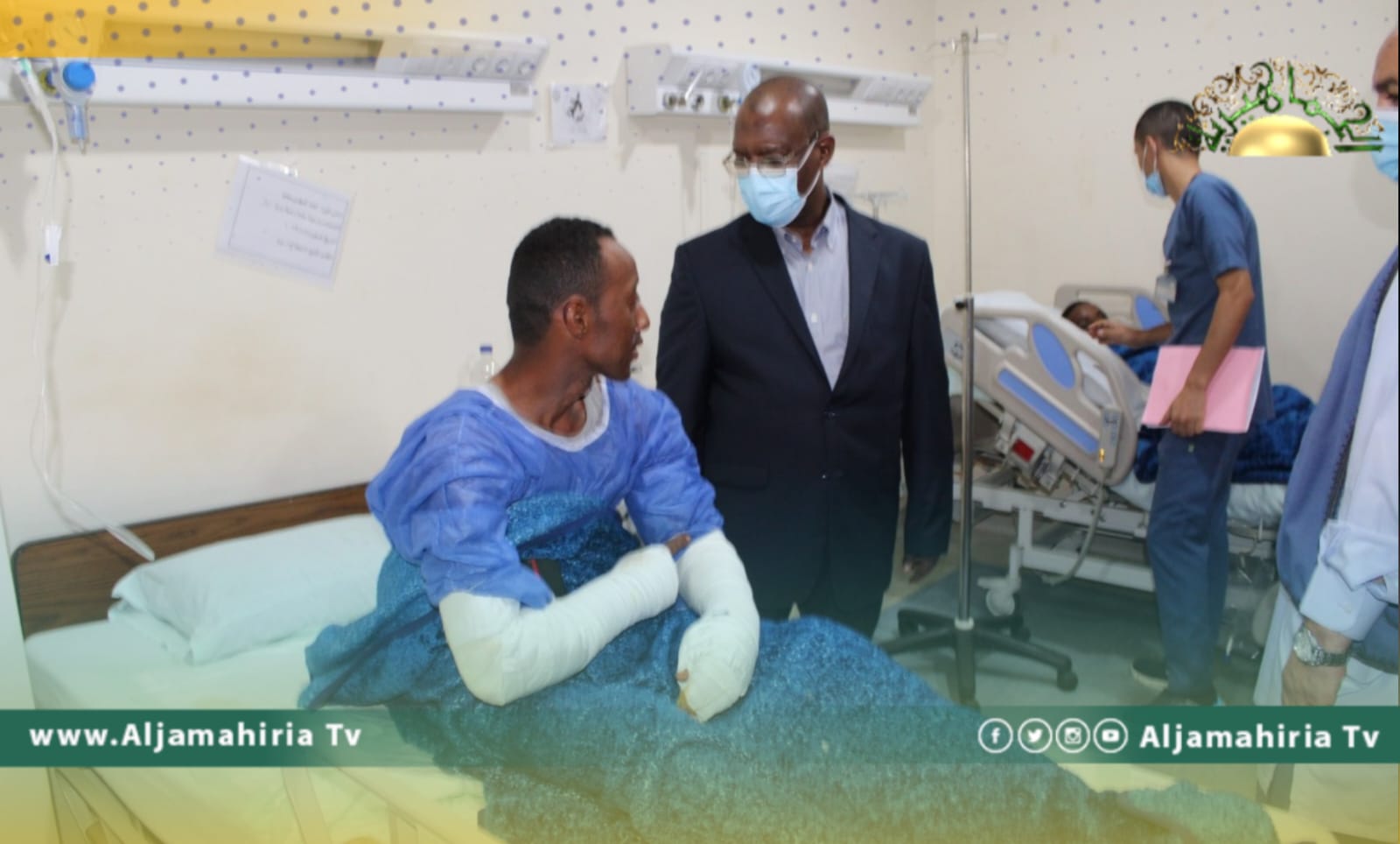 وفد السفارة بالقاهرة يتفقد مصابي حادث بنت بيه ويؤكد وجود 36 حالة بمصر