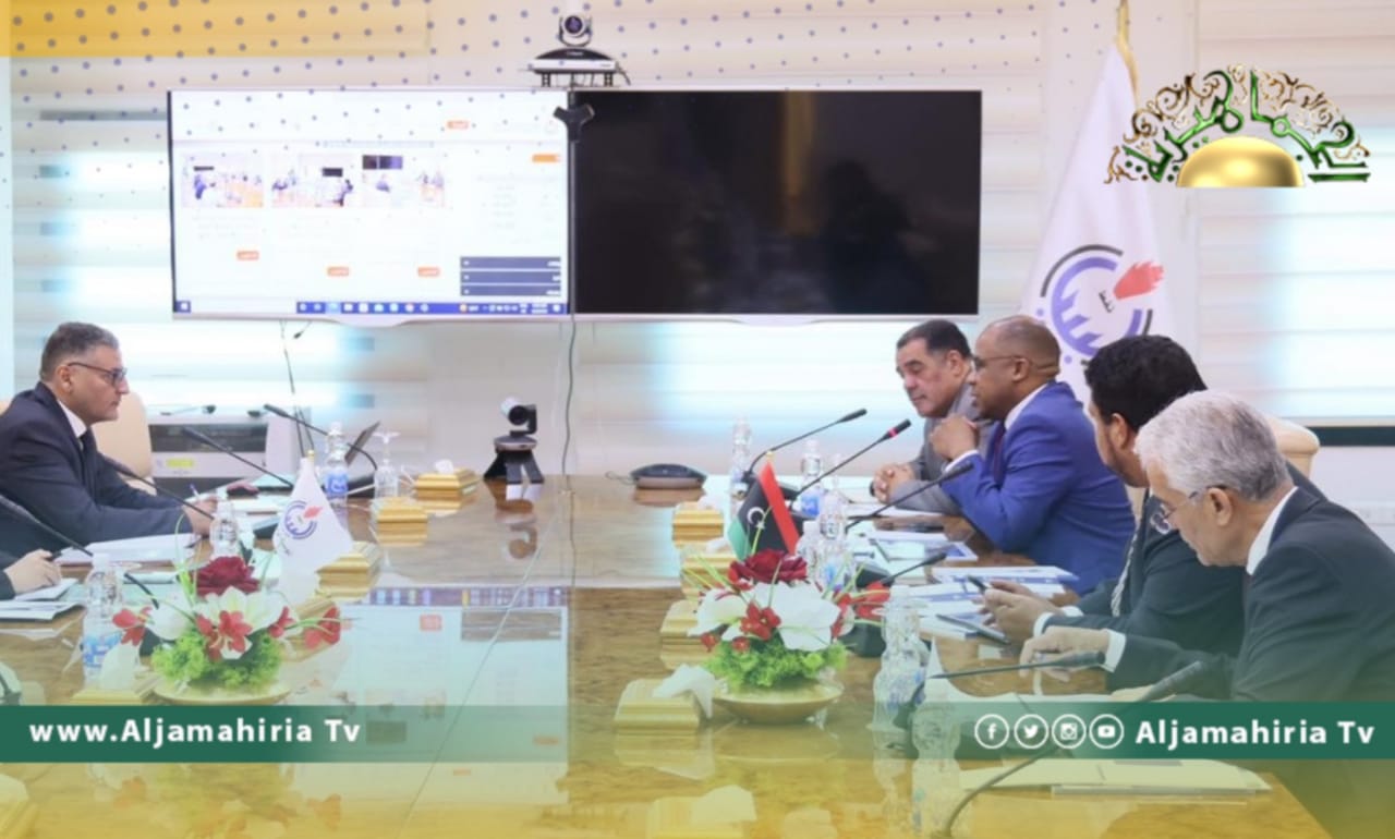 مباحثات بين مؤسسة النفط والمعهد الليبي بشأن عمليات الانتاج