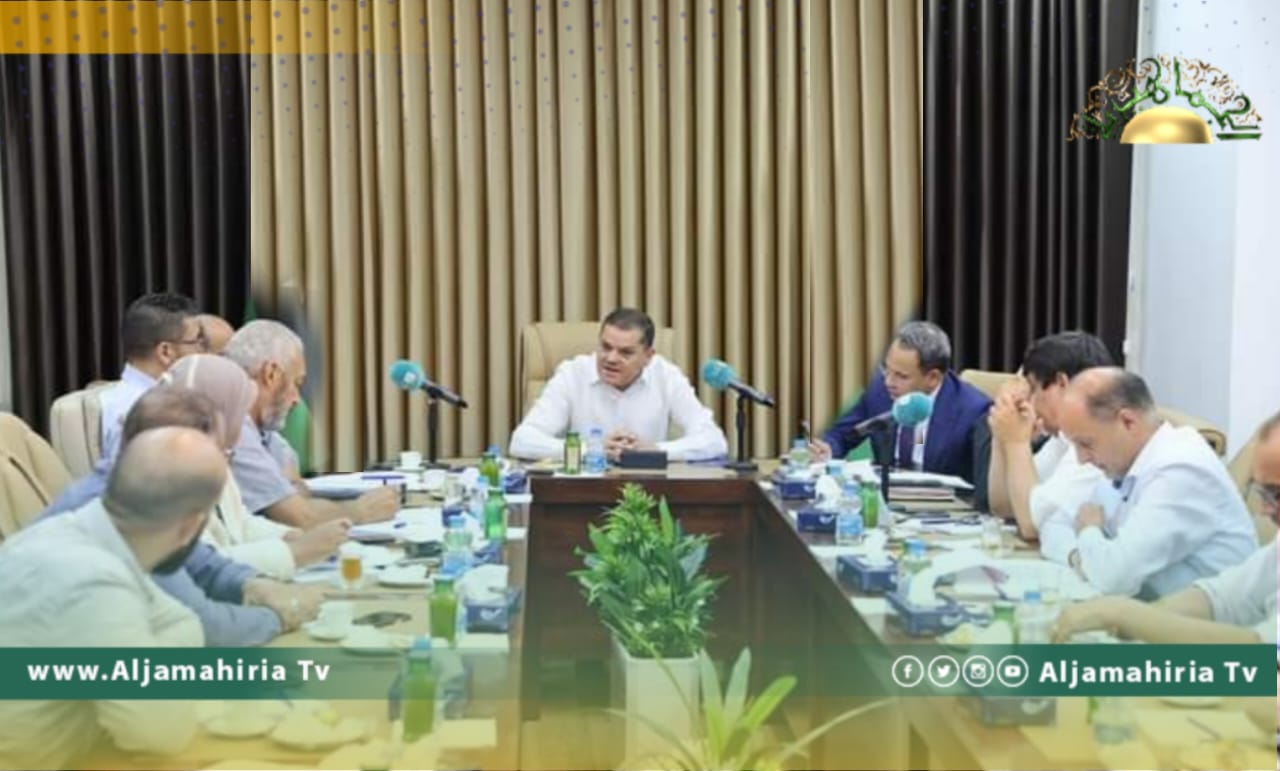 الدبيبة يبحث مشاكل مراكز الكلى مع مسؤولي الصحة