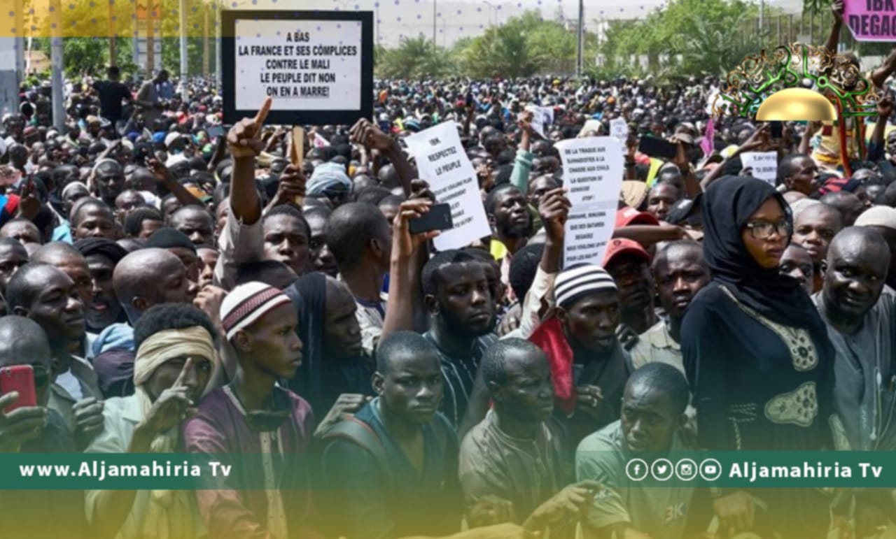"نريد أن نكون أحرارًا مثل مالي".. مظاهرات عارمة في النيجر ضد الوجود الفرنسي