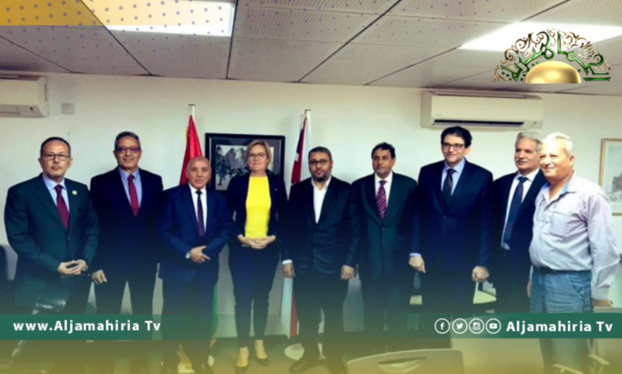 السفيرة البريطانية تلتقي مجموعة من قادة الكيانات السياسية في ليبيا وتؤكد على دعمهم