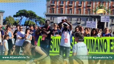 وقفة احتجاجية لمئات النشطاء في إيطاليا اعتراضًا على تسليم المهاجرين لخفر السواحل