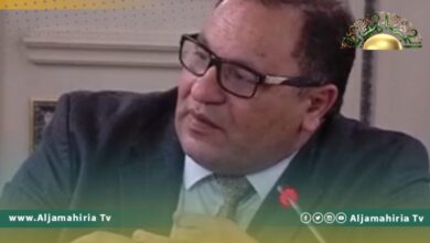 القيب يرد على اتهامات المحاسبة له بشأن الهواتف الممنوحة لموظفين