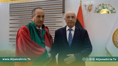 رئيس المحكمة العليا الجديد عبد الله بورزيزة يؤدي اليمين القانونية أمام عقيلة صالح