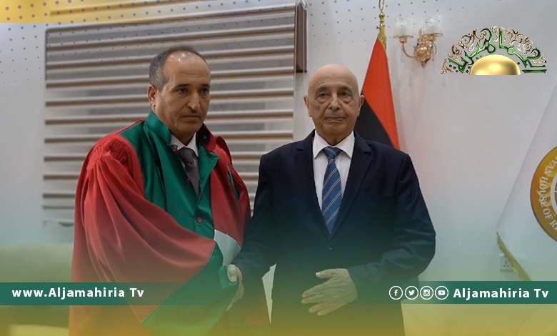 رئيس المحكمة العليا الجديد عبد الله بورزيزة يؤدي اليمين القانونية أمام عقيلة صالح