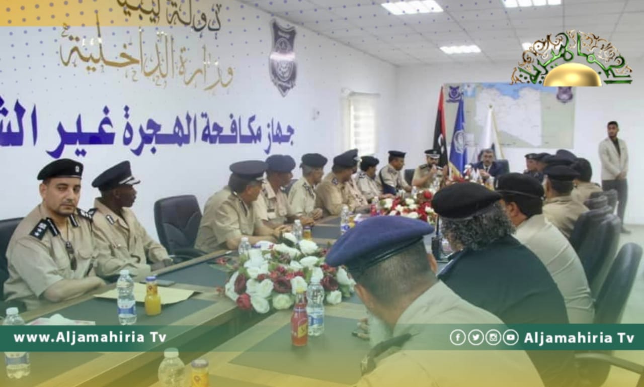 وزير الداخلية يتفقد جهاز مكافحة الهجرة غير الشرعية ويؤكد ضرورة احترام حقوق الإنسان