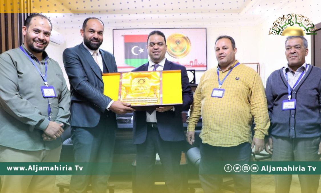علي العابد يبحث مع عميد بلدية اهراوة  تنظيم دورات لتدريب الباحثين عن عمل