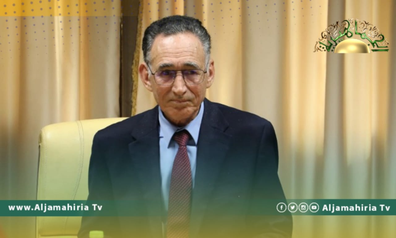 وزير الاقتصاد والتجارة محمد الحويج