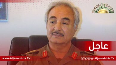 عاجل// مصادر إعلامية: حال اشتعال المظاهرات وبدء الفوضى، ستتم المطالبة بتفويض مجلس عسكري يُدير شؤون البلاد، برئاسة خليفة حفتر، وعضوية أعضاء اللجنة العسكرية المشتركة "5+5".