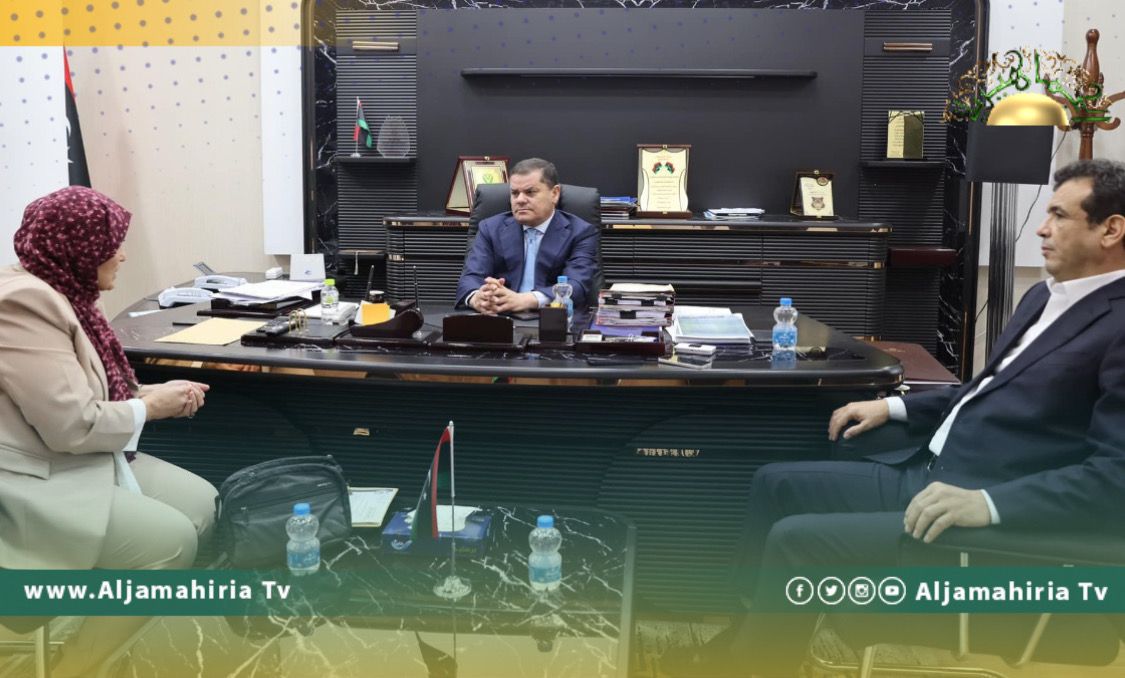 الدبيبة يناقش الصعوبات والعراقيل التي تواجه عمل مركز بنغازي الطبي في أداء مهامه