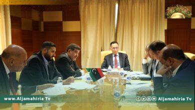 الحويج يستعرض قرار إنشاء ديوان الحبوب وتشكيل لجنة تأسيسية تتولى اعداد خطة العمل