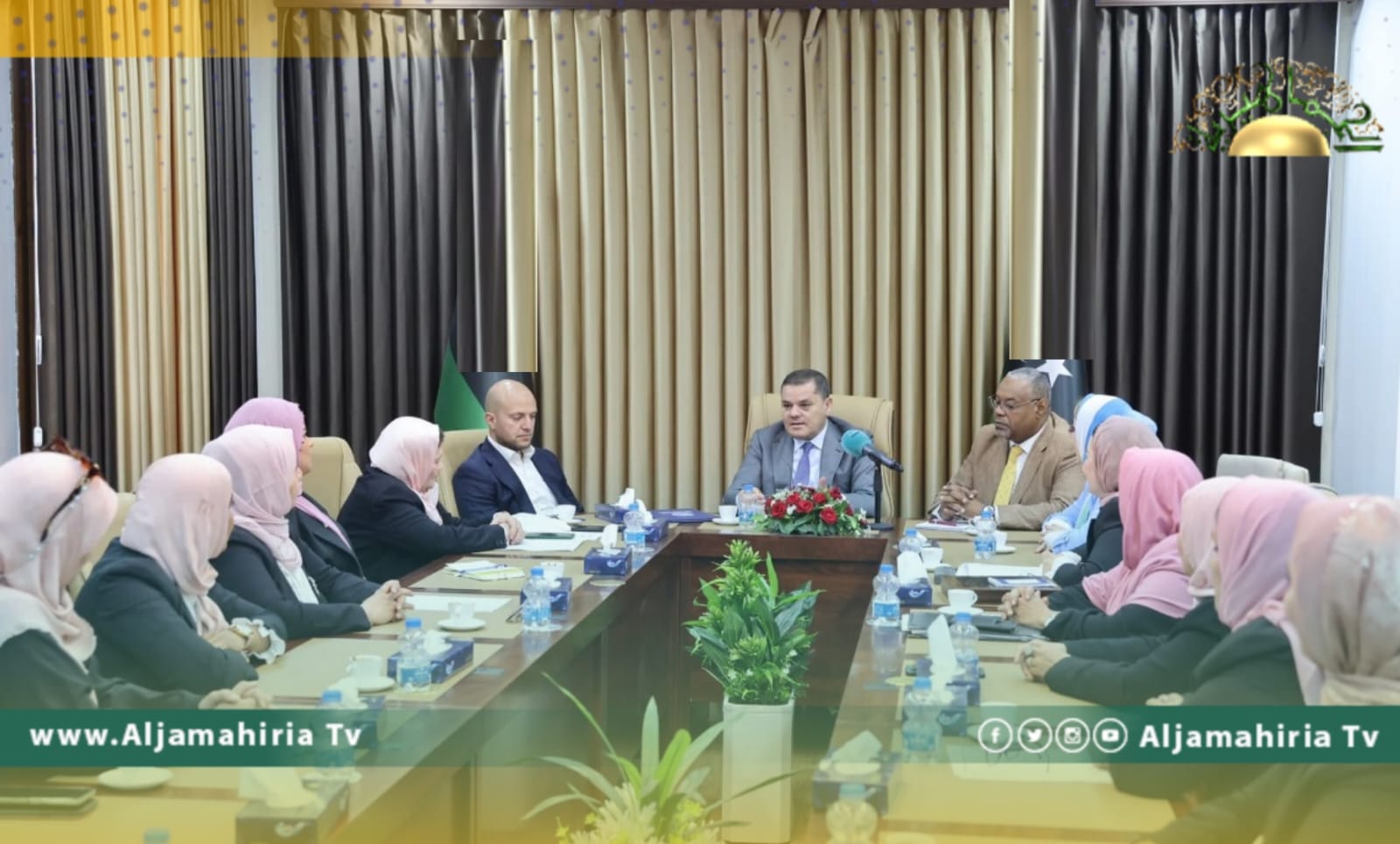 الدبيبة يستعرض جهود معالجة أوضاع المرأة العاملة في القطاعات الخدمية والإنتاجية
