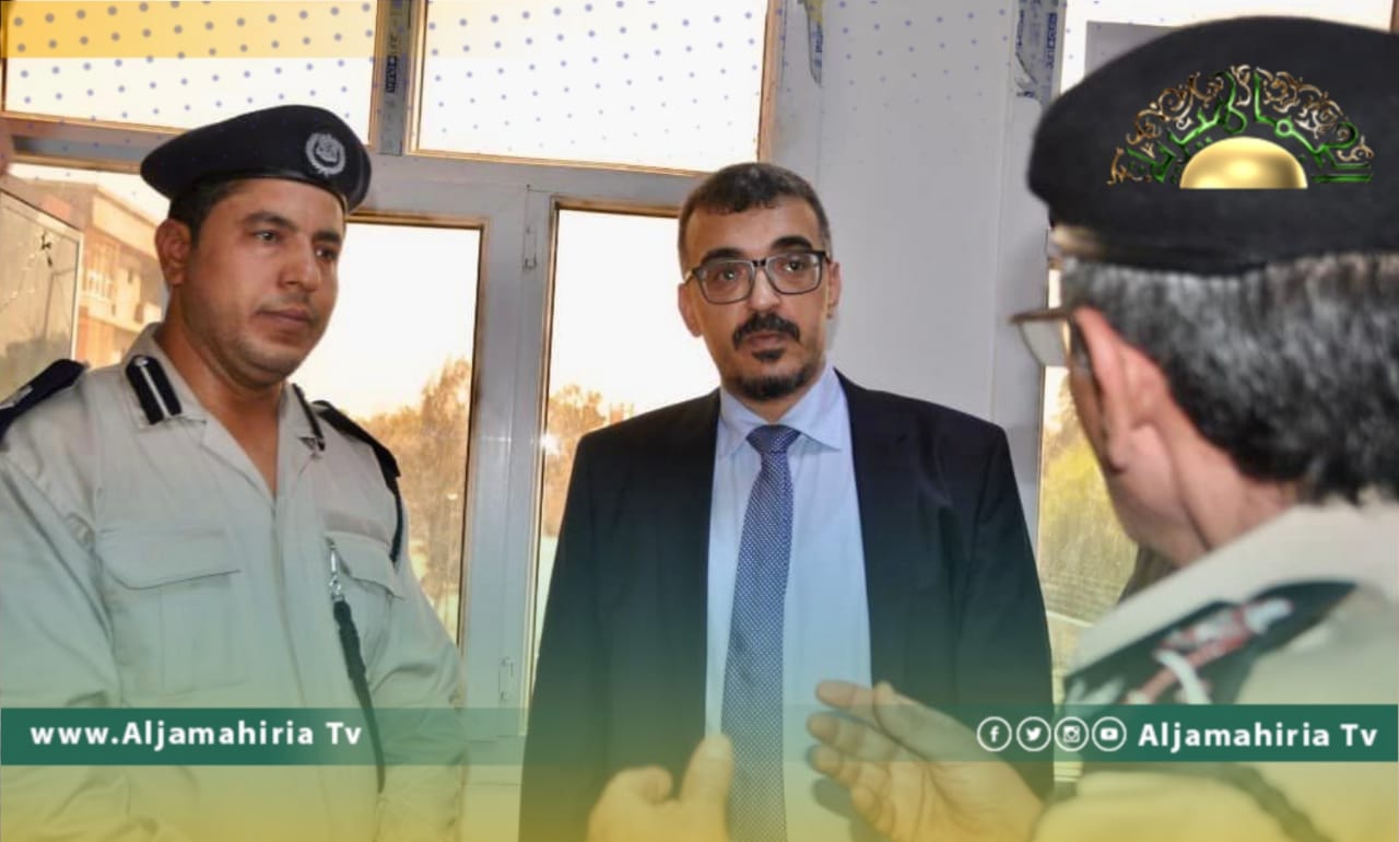 بدر الدين التومي يتفقد إدارة شؤون الإمداد ويشدد على ضرورة توفير احتياجات منتسبي الداخلية