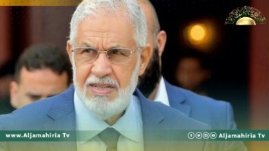 بيان يكشف التفاصيل.. النيابة العامة تأمر بحبس وزير الخارجية السابق محمد سيالة بتهم فساد