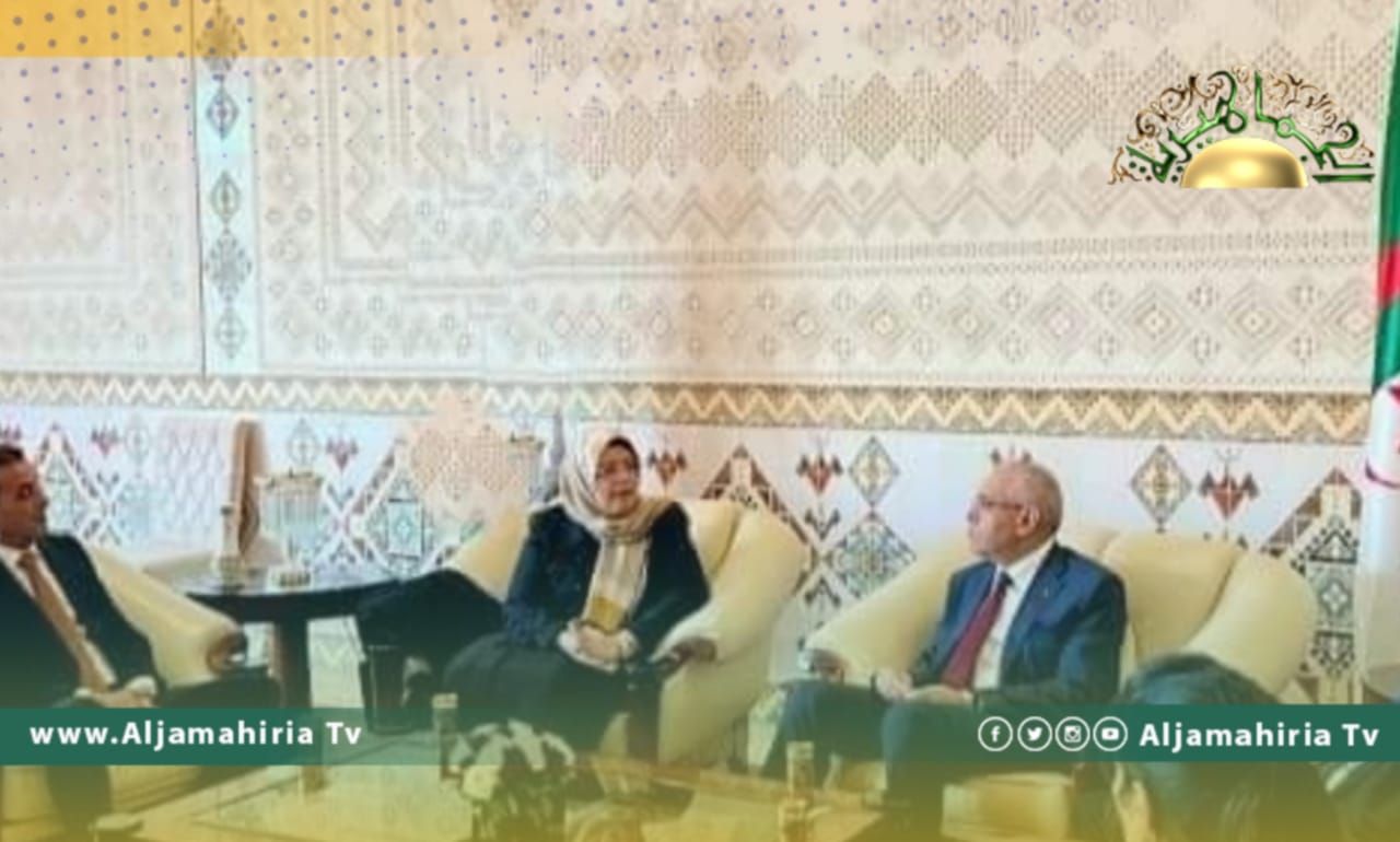 وزيرة العدل تبحث مع نظيرها الجزائري تفعيل اتفاقيات تبادل المحكومين