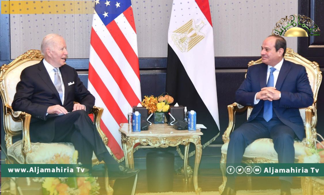 الرئيس المصري يبحث مع نظيره الأمريكي تطورات الأوضاع في ليبيا