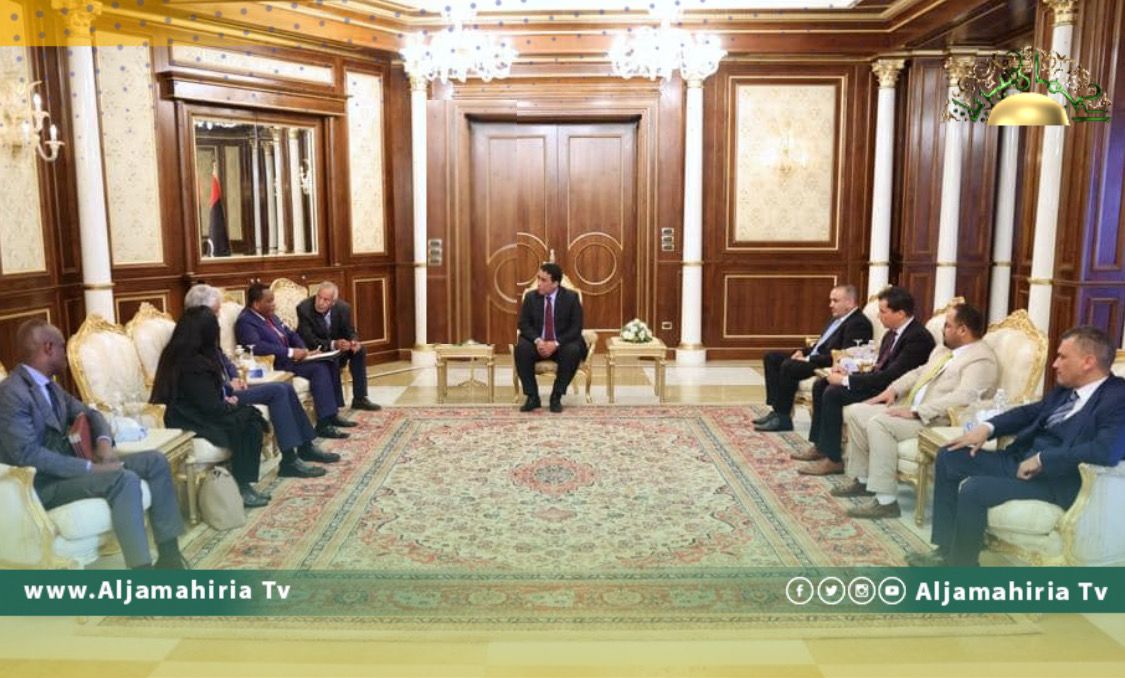 المنفي يبحث مع رئيس بعثة الاتحاد الإفريقي آخر تطورات الأوضاع السياسية