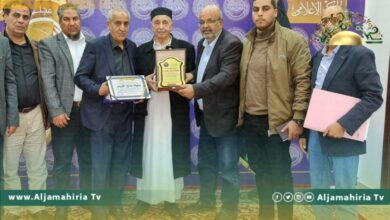 عقيلة صالح يناقش مع نقابة عمال الكهرباء ظروف عملهم ومشروع قانون النقابات