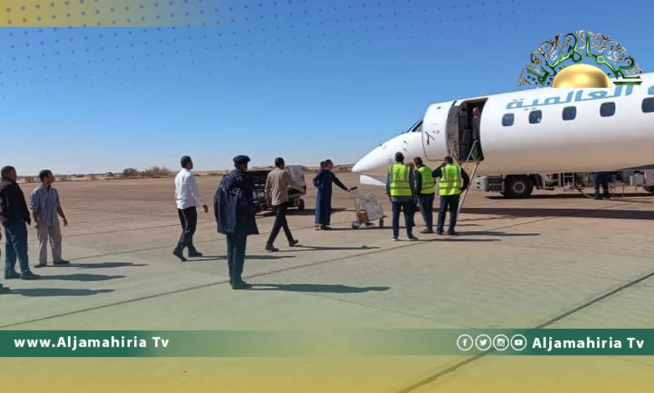 بعد توقف لسنوات.. وصول أول طائرة من شركة طيران إلى مطار الكفرة الدولي