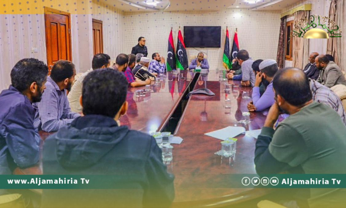 وزارة الحكم المحلي تناقش أوضاع وحقوق موظفي إدارة الخدمات والنظافة وأزمة تأخر المرتبات