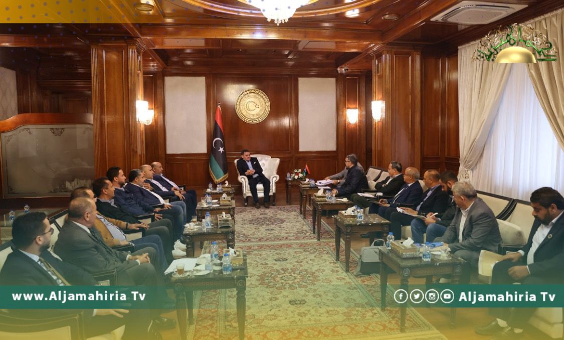 الدبيبة يجتمع مع عدد من عمداء لمناقشة الوضع الأمني ودعم المديريات للقيام بدورها