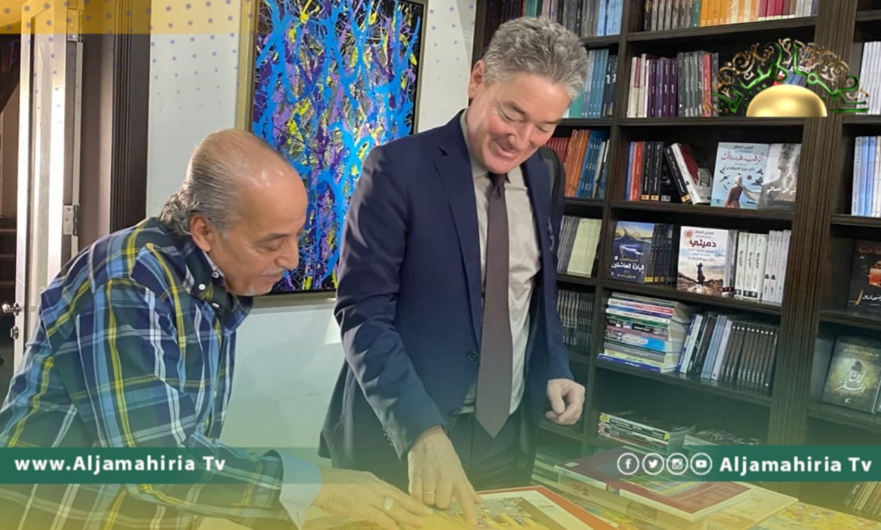 السفير الألماني يثني على كتاب الكاريكاتير الليبي محمد الزواوي