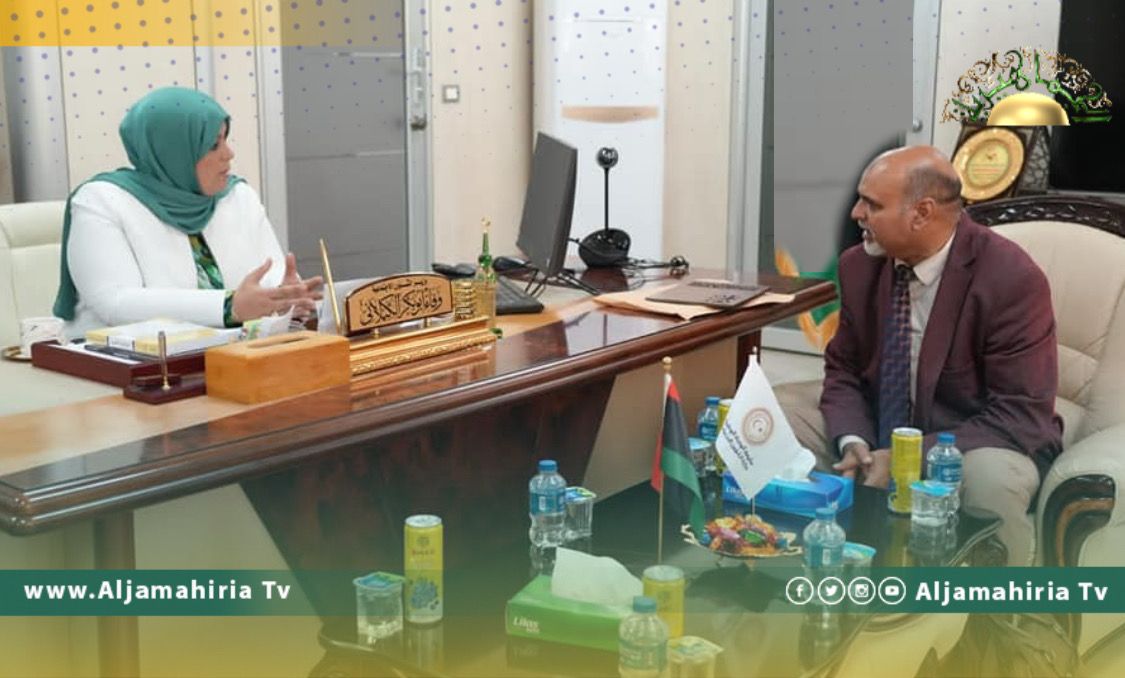 الكيلاني تتابع مع مدير فرع ترهونة سير العمل والخدمات المقدمة للمواطنين