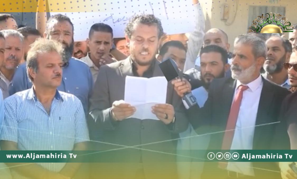 أهالي وتجار الكريمية يواصلون اعتصامهم لحين تنفيذ مطالبهم باستحداث البلدية وتخفيض الإتاوات