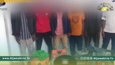 مديرية أمن بنغازي: ضبط عناصر شبكة لتهريب البشر إلى إيطاليا من شواطئ قنفودة ودريانة