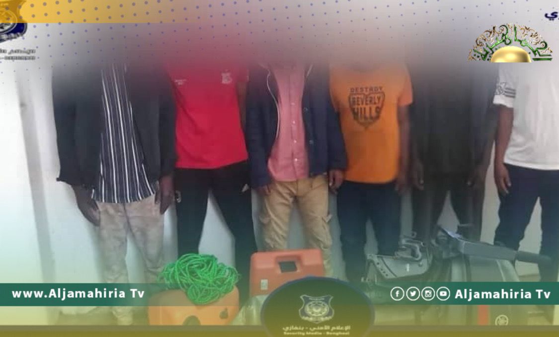 مديرية أمن بنغازي: ضبط عناصر شبكة لتهريب البشر إلى إيطاليا من شواطئ قنفودة ودريانة