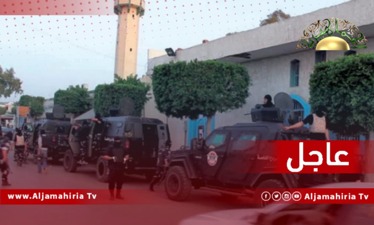 عاجل| انتشار كثيف لآليات مسلحة وعناصر تابعة لجهاز الردع في محيط جزيرة الفرناج وطريق عين زارة