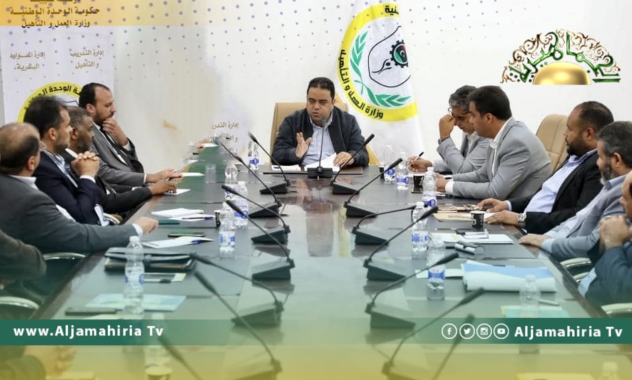 وزير العمل والتأهيل يستعرض نتائج التفتيش ويبحث ملف التشغيل والاستجلاب
