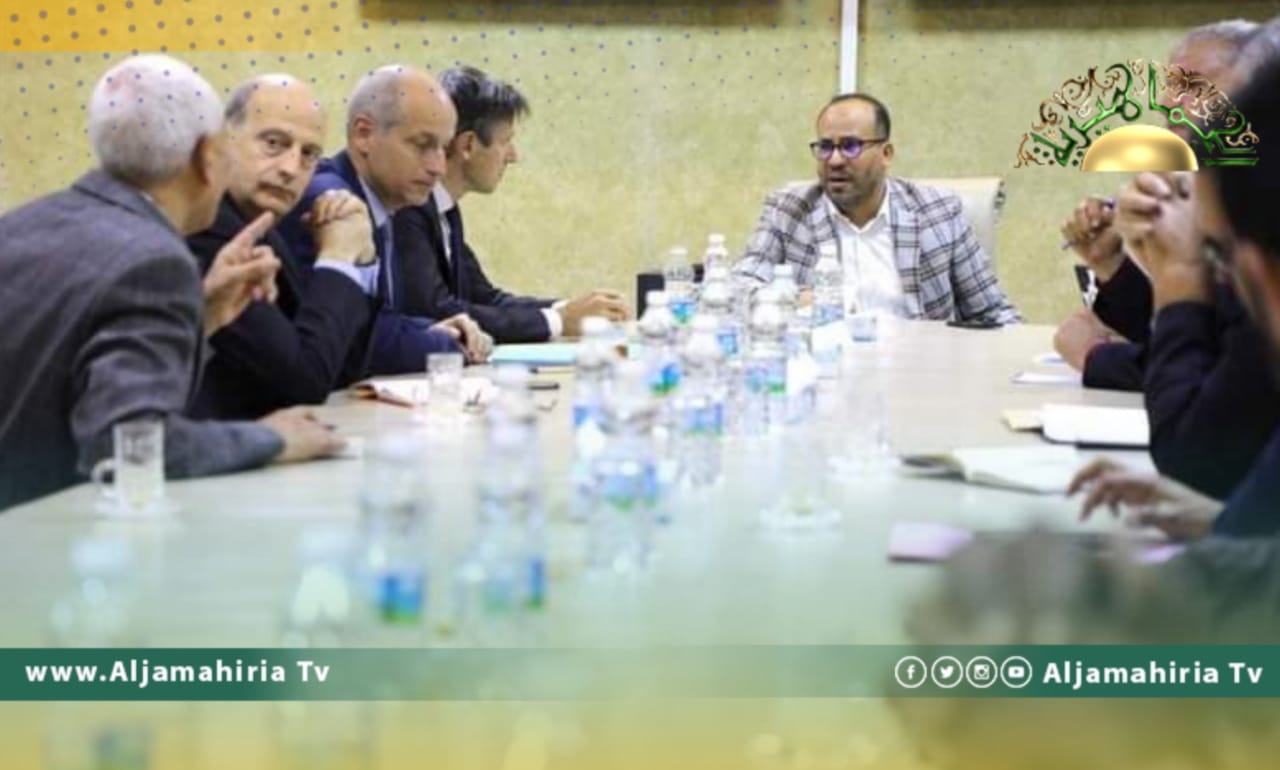 شركة الكهرباء تناقش مع توتال الفرنسية مشروع توطين 500 ميجاوات بالطاقة الشمسية