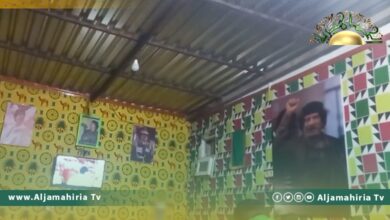 أبناء بني وليد يزينون غرفهم بصور القائد الشهيد معمر القذافي وأبناءه