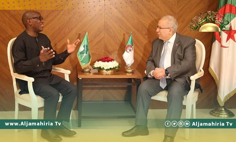وزير الخارجية الجزائري يبحث مع ممثل الاتحاد الأفريقي مستجدات الأوضاع في ليبيا
