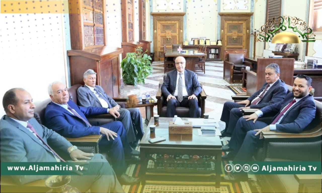 الصديق الكبير يناقش مع لجنة التخطيط والمالية الإنفاق العام وميزانية العام المقبل