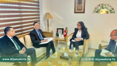 الحويج يبحث مع وزيرة التجارة التونسية آلية تنظيم حركة السلع بين البلدين