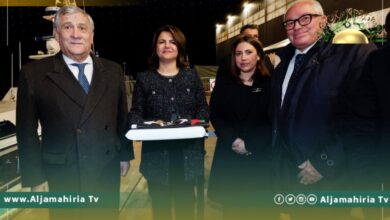 خفر السواحل يتسلم زورقا بحريا من إيطاليا لمكافحة الهجرة غير الشرعية