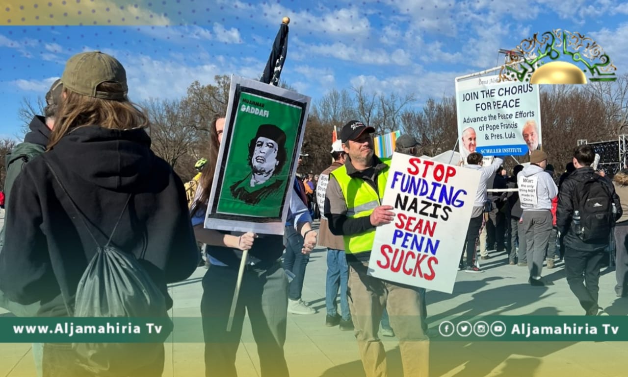 صور القائد الشهيد معمر القذافي في قلب واشنطن