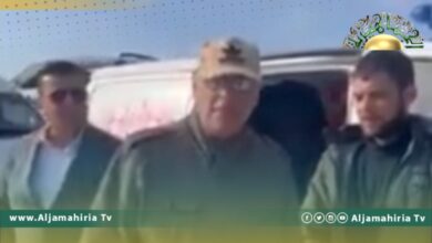 عميد بلدية سرت يستقبل المصريين المفرج عنهم